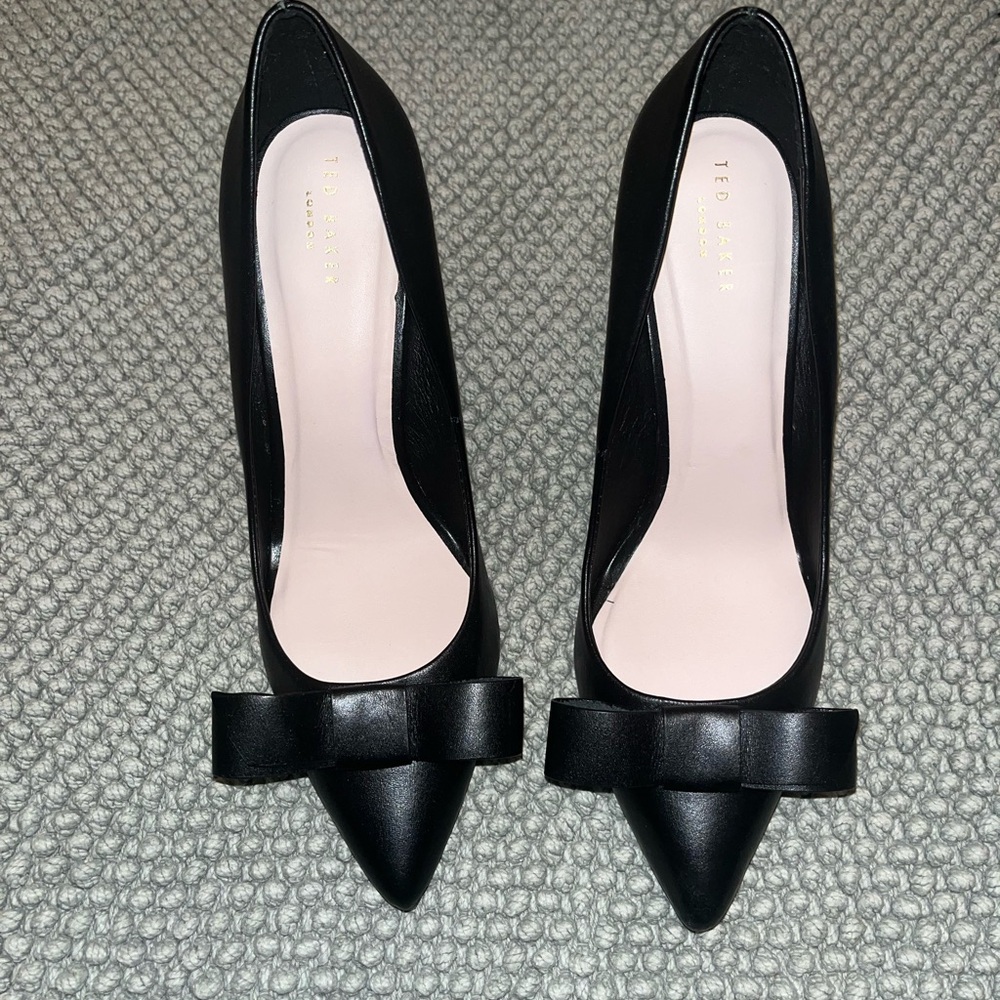 Ted Baker ‘Zafinii’ Pointed Toe Pump